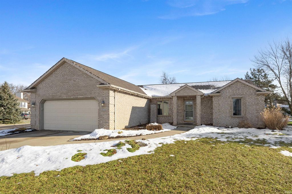 Photo of 9530 Mill Ridge Run, Fort Wayne, IN 46835 (MLS # 202549231)