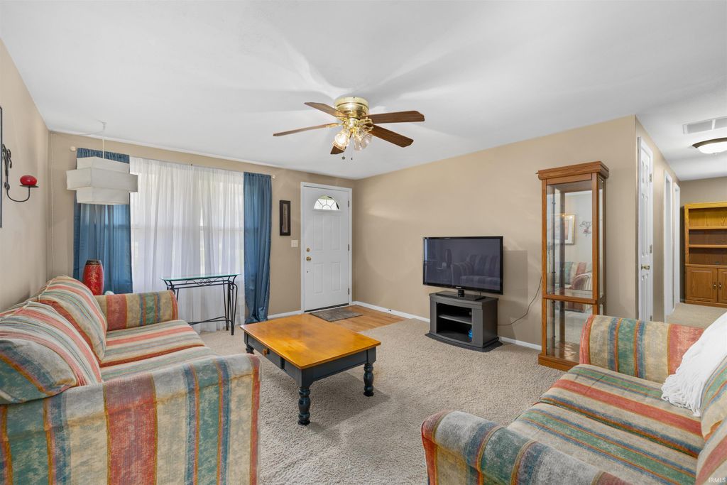 Photo of 4704 Dutchess Lane, Fort Wayne, IN 46835 (MLS # 202612824)