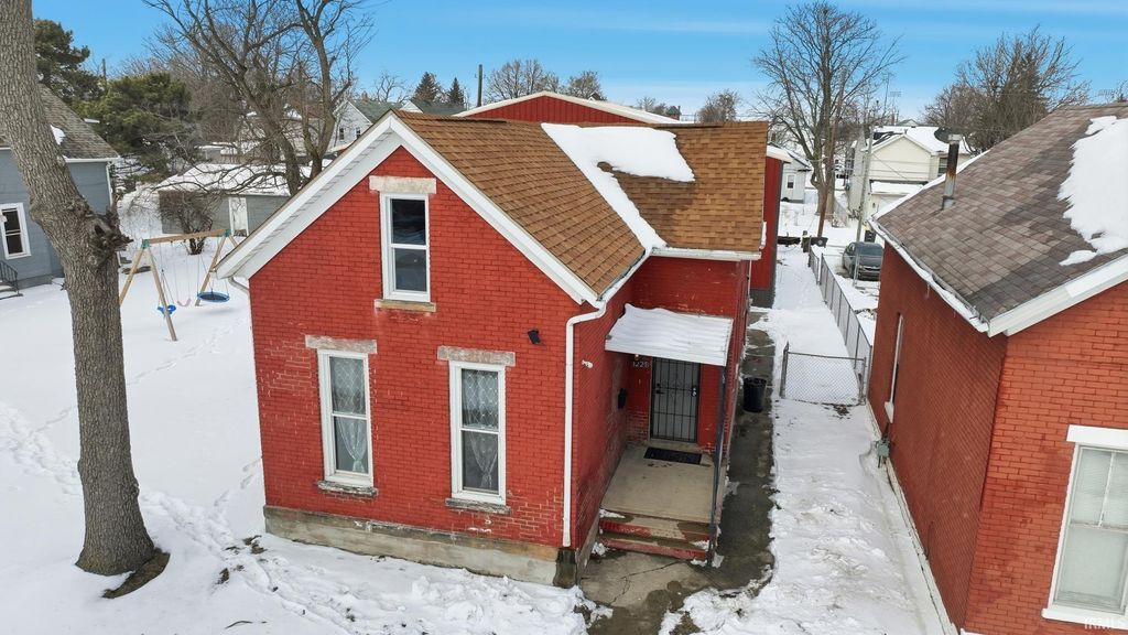 Photo of 1225 E Lewis Street, Fort Wayne, IN 46803 (MLS # 202603872)