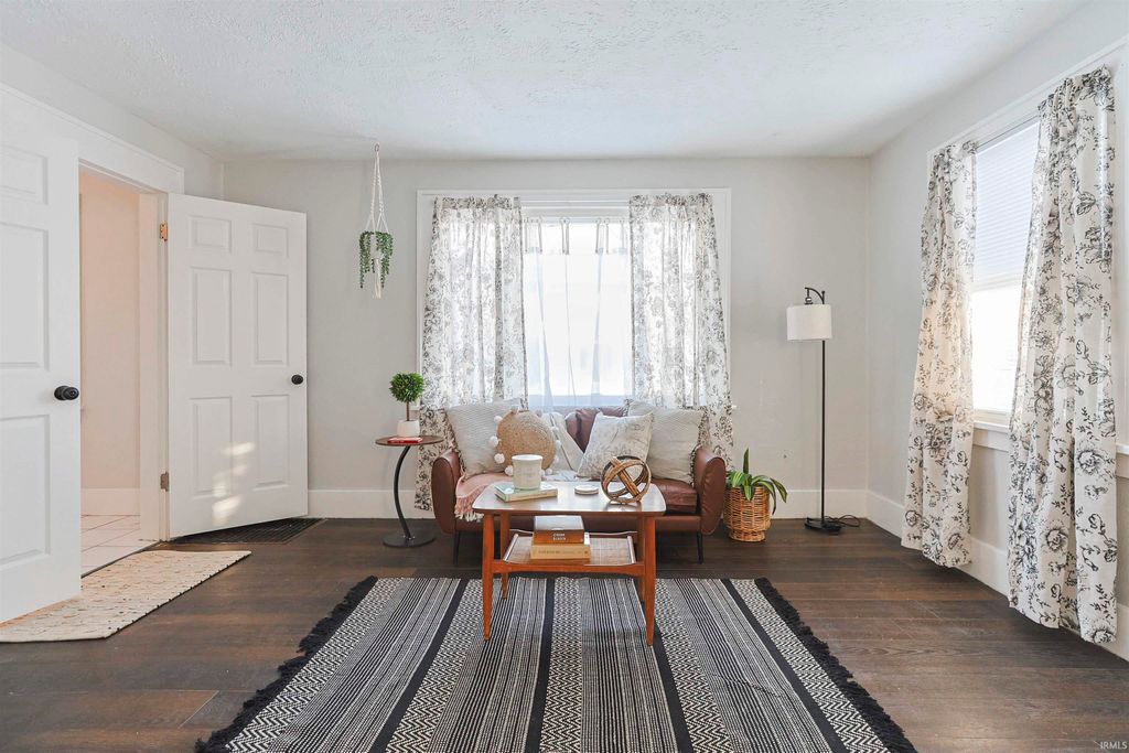 Photo of 811 E Ewing Avenue, South Bend, IN 46613 (MLS # 202602141)