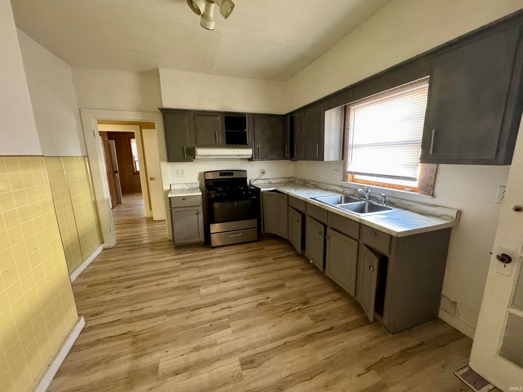Photo of 721 Bayard Park Drive, Evansville, IN 47713 (MLS # 202626781)