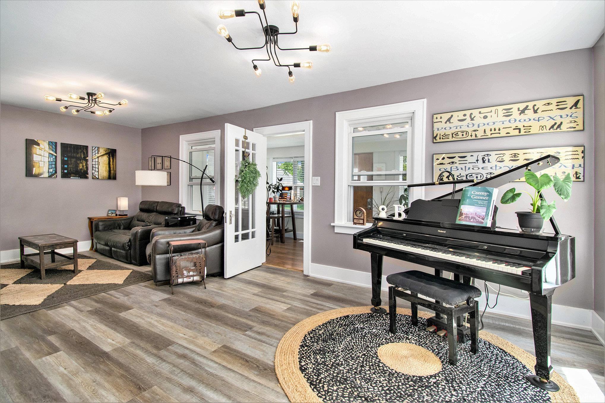 Elkhart, Indiana 46514, United States, 4 Bedrooms Bedrooms, ,2 BathroomsBathrooms,Residential,Pending,154692