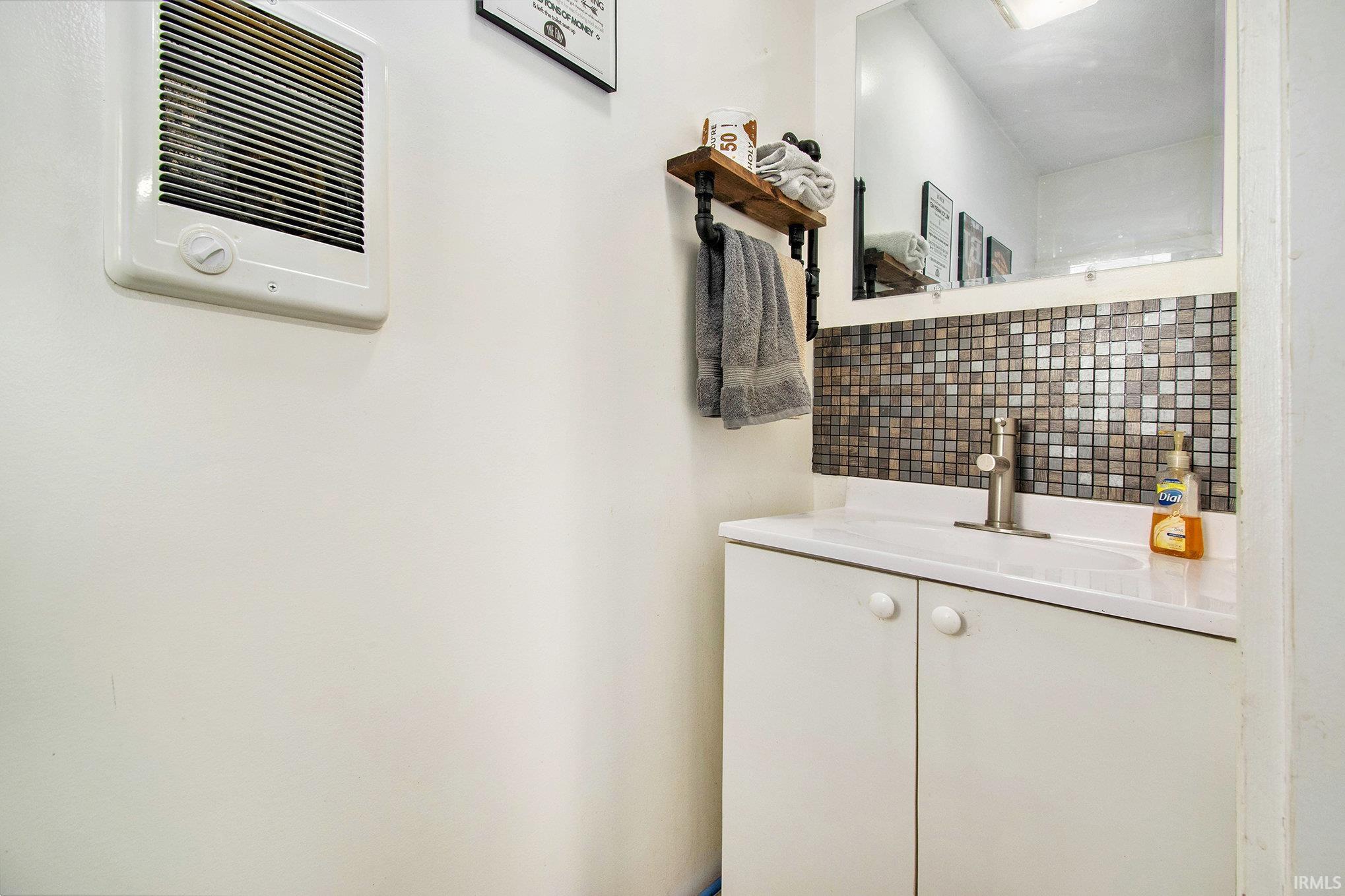 Elkhart, Indiana 46514, United States, 4 Bedrooms Bedrooms, ,2 BathroomsBathrooms,Residential,Pending,154692