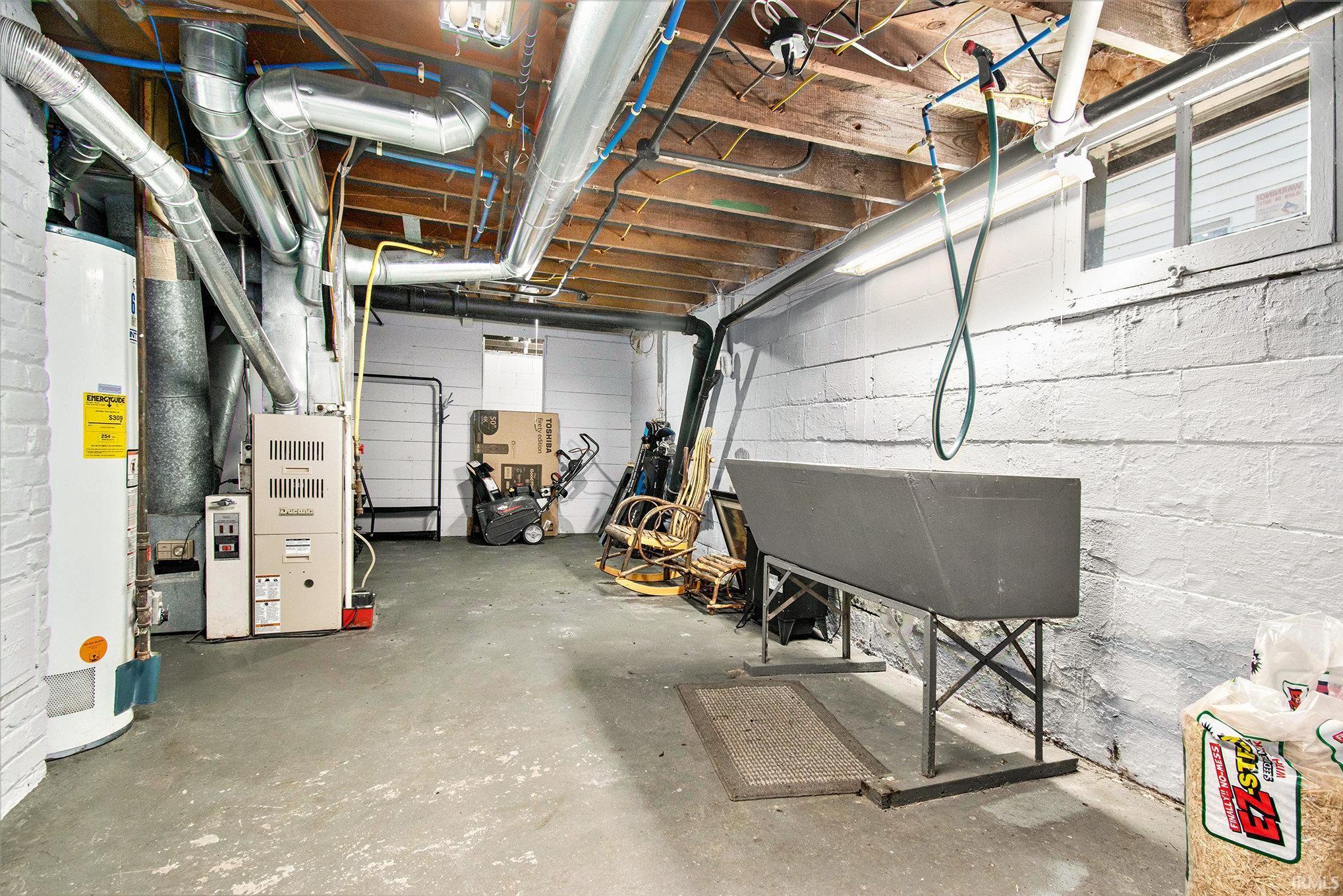 Elkhart, Indiana 46514, United States, 4 Bedrooms Bedrooms, ,2 BathroomsBathrooms,Residential,Pending,154692