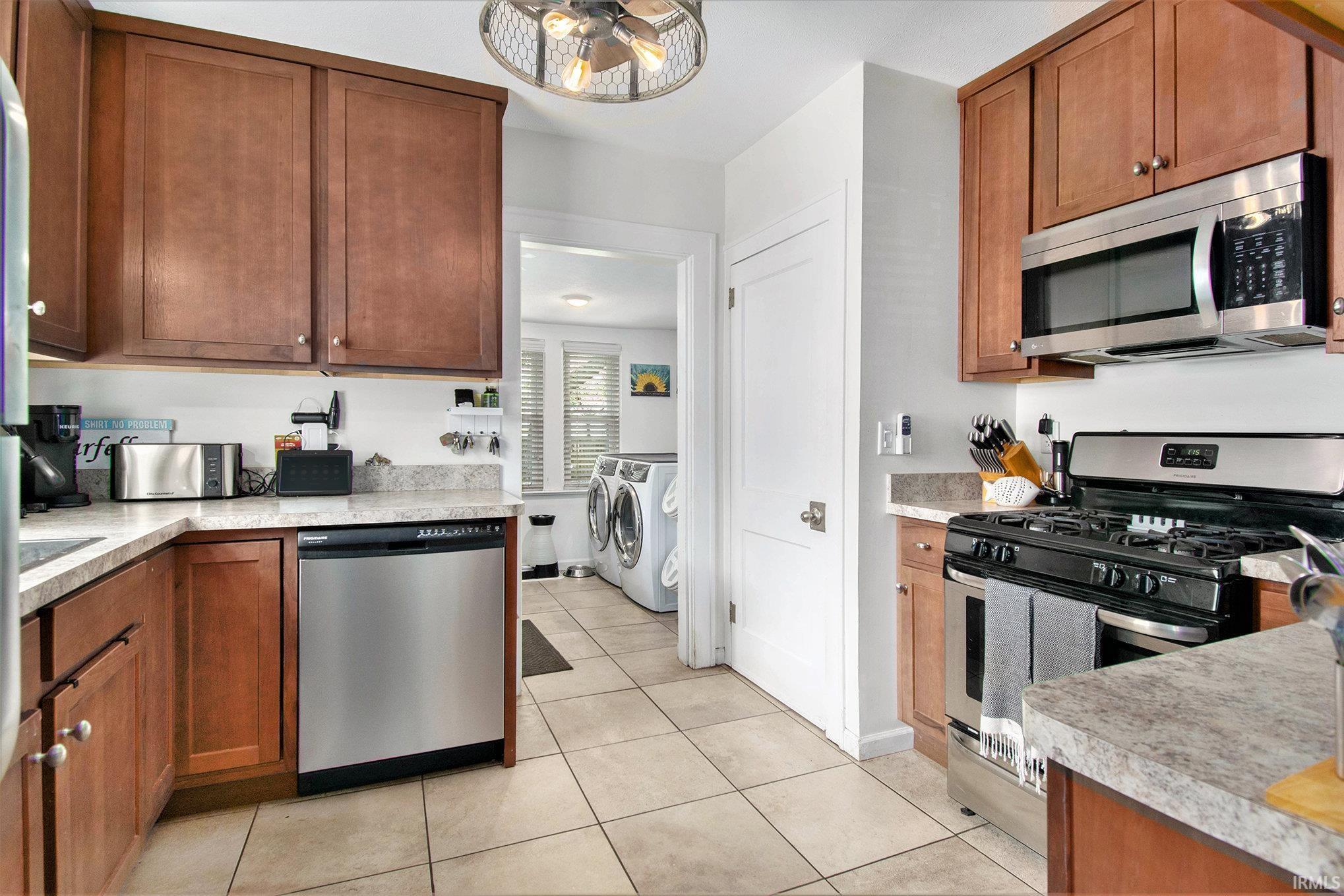 Elkhart, Indiana 46514, United States, 4 Bedrooms Bedrooms, ,2 BathroomsBathrooms,Residential,Pending,154692