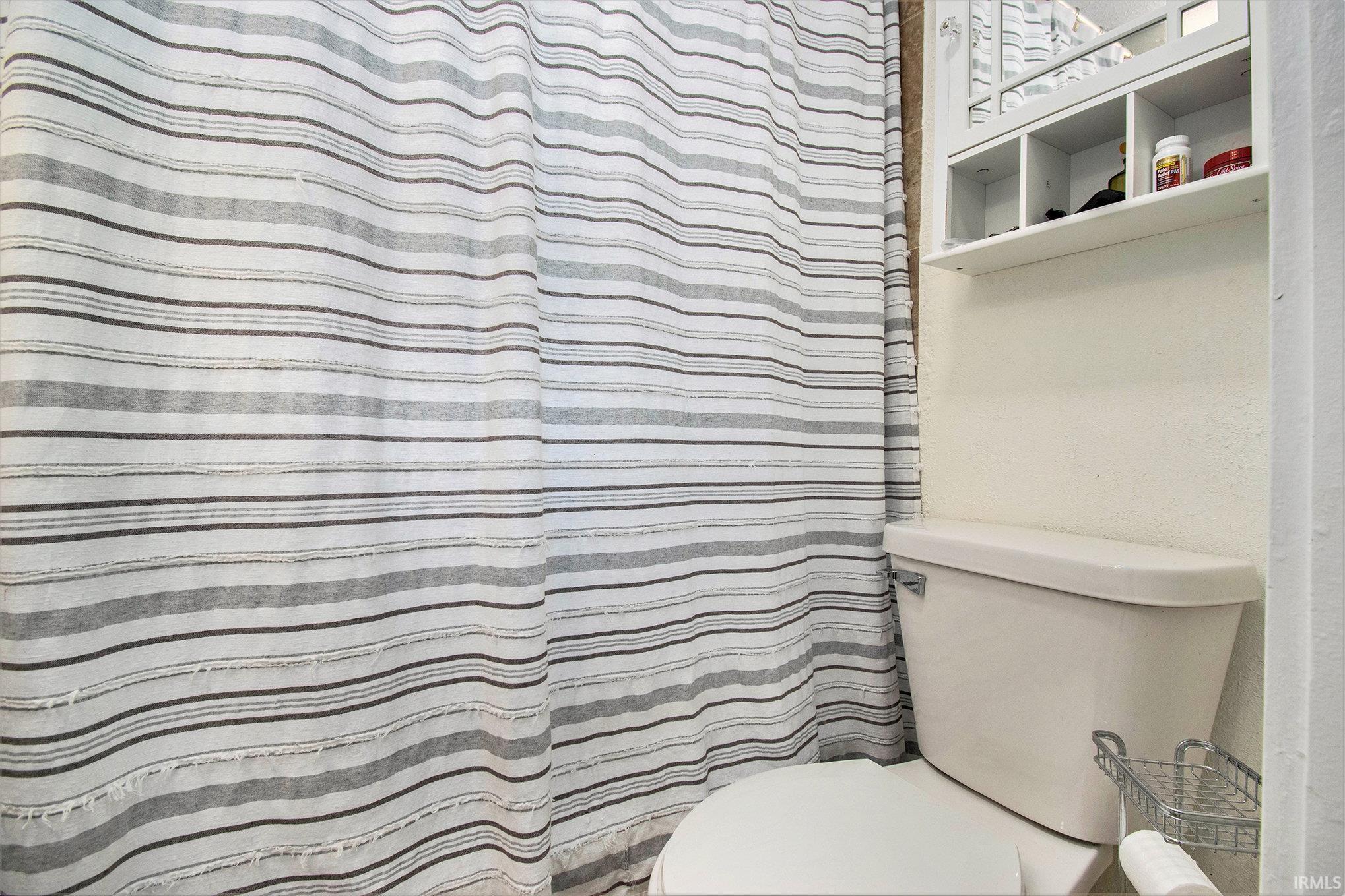 Elkhart, Indiana 46514, United States, 4 Bedrooms Bedrooms, ,2 BathroomsBathrooms,Residential,Pending,154692