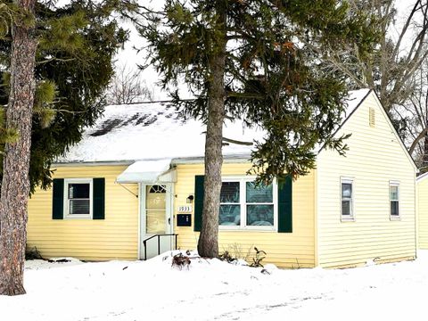 Tiny photo for 1933 W 4th Street, Fort Wayne, IN 46808 (MLS # 202604967)