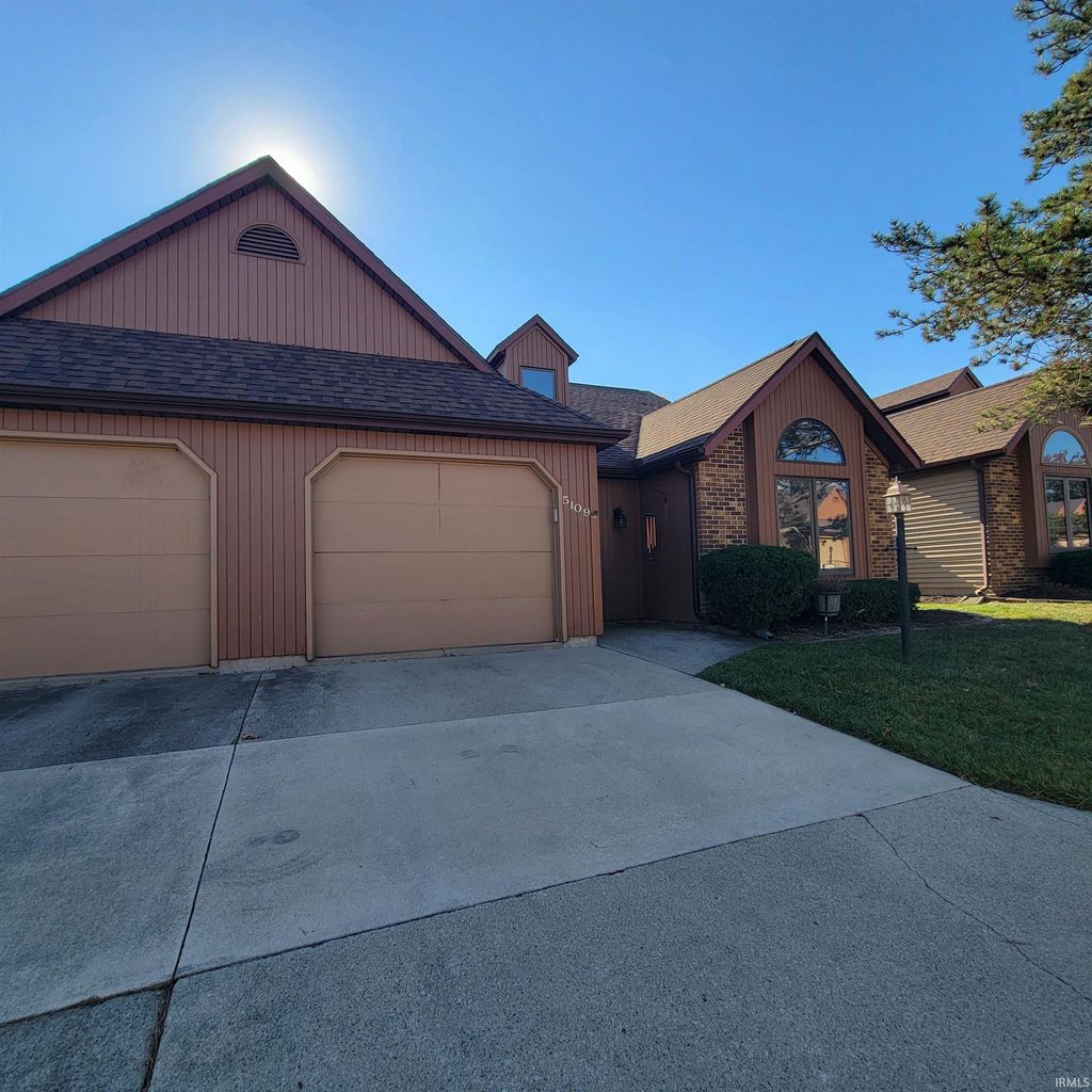 Photo of 5109 Woodmark Court, Fort Wayne, IN 46815 (MLS # 202544556)