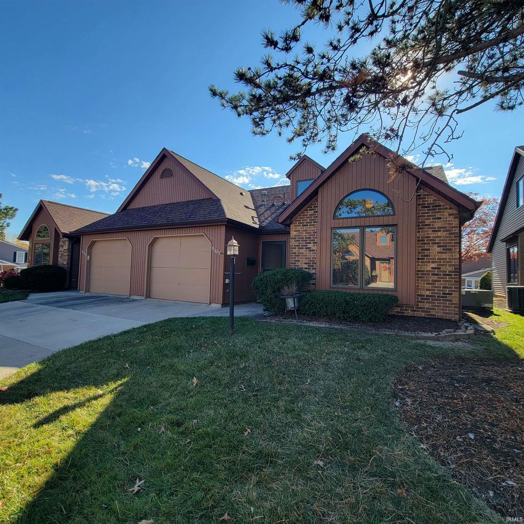 Photo of 5109 Woodmark Court, Fort Wayne, IN 46815 (MLS # 202544556)