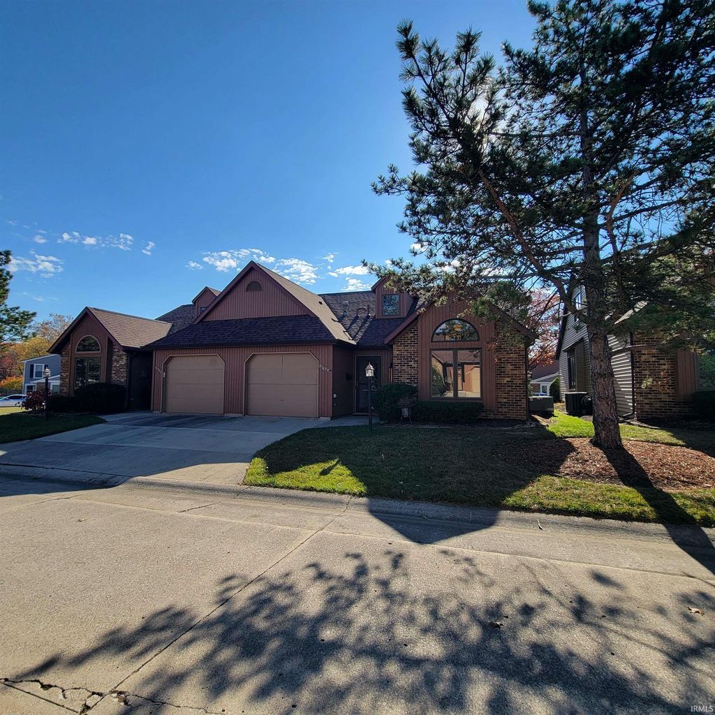 Photo of 5109 Woodmark Court, Fort Wayne, IN 46815 (MLS # 202544556)