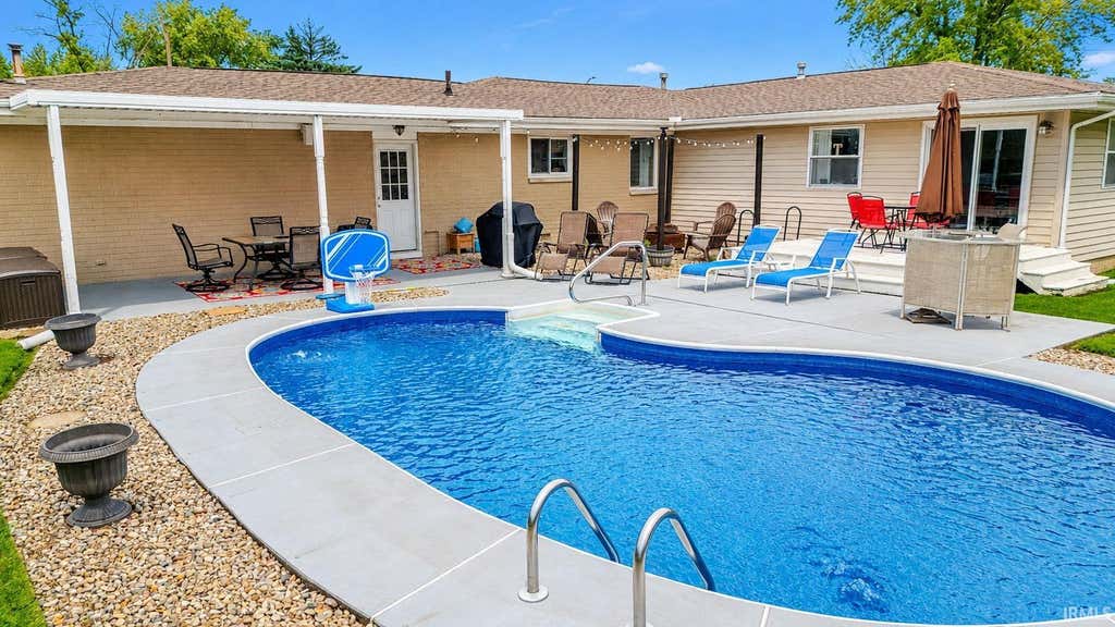 Photo of 616 E Main Street, Gas City, IN 46933 (MLS # 202634269)