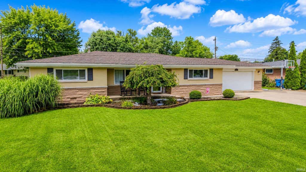 Photo of 616 E Main Street, Gas City, IN 46933 (MLS # 202634269)