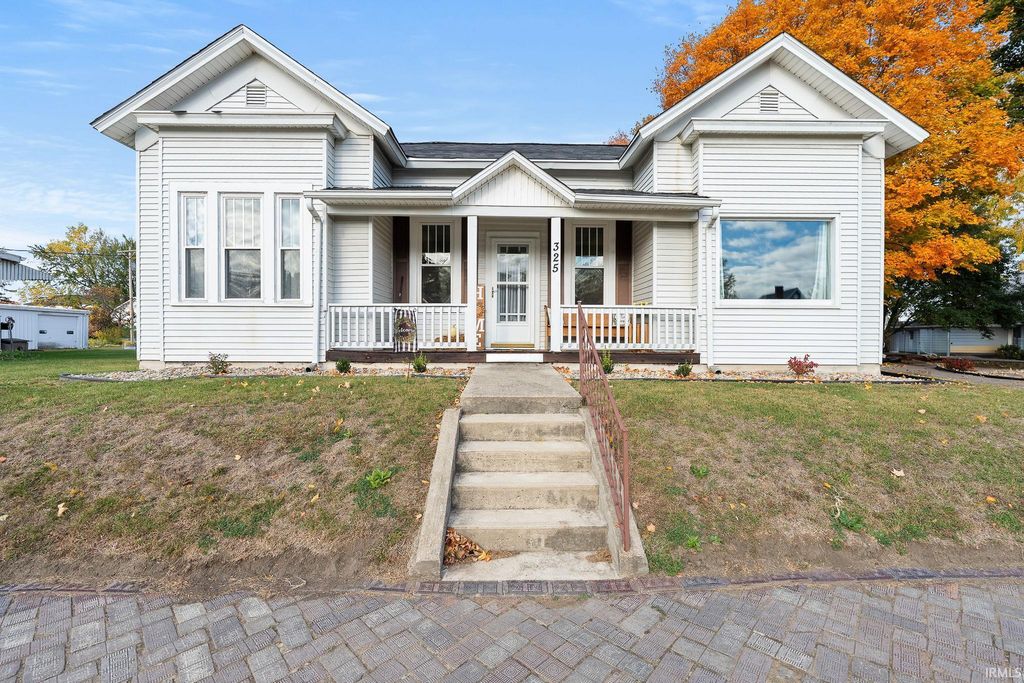 Photo of 325 N Wayne Street, Warren, IN 46792 (MLS # 202543364)