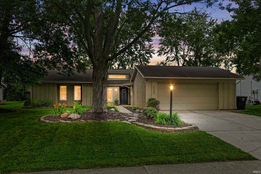 Photo of 6335 Tanbark Trail, Fort Wayne, IN 46835 (MLS # 202626159)