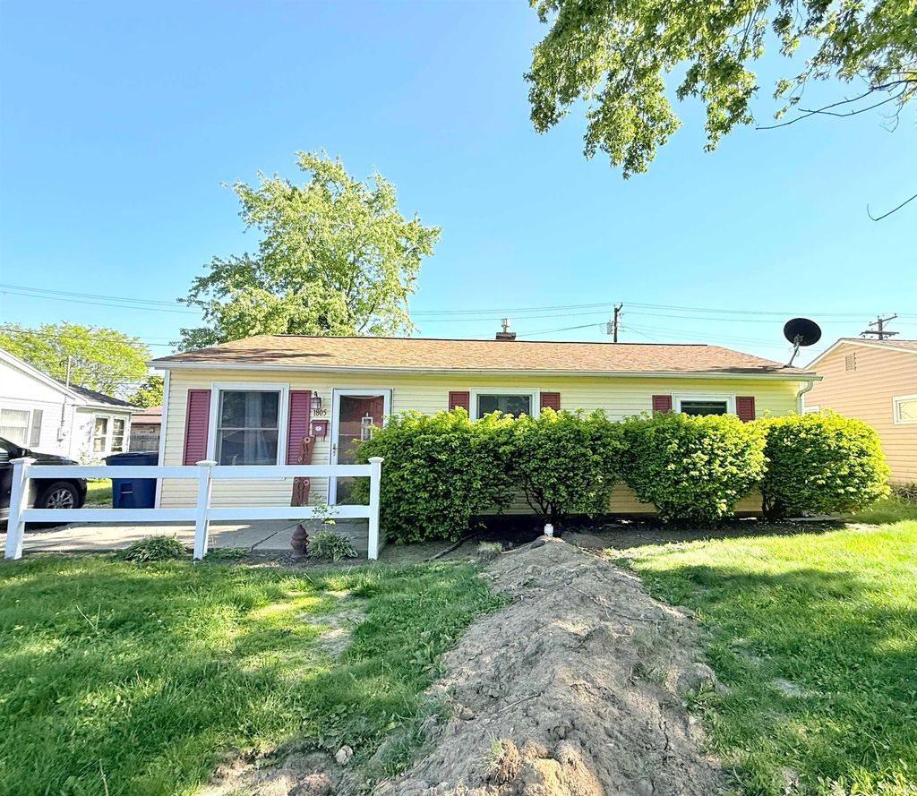 Photo of 1805 W Wenlock Drive, Marion, IN 46952 (MLS # 202618371)