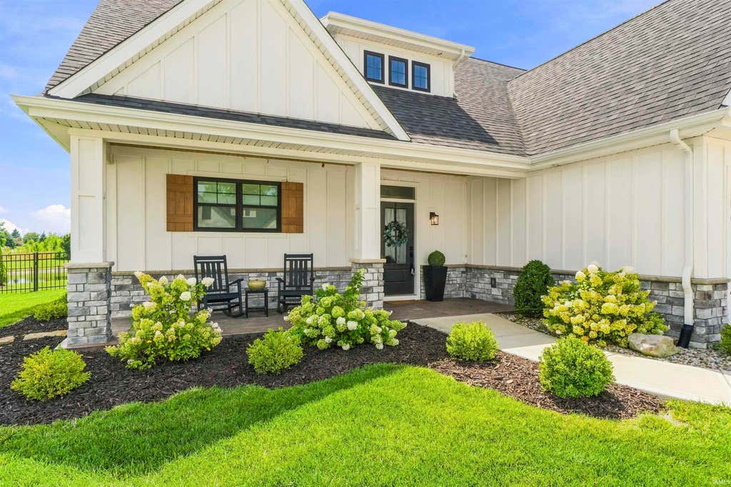 Photo of 610 Sandringham Pass, Fort Wayne, IN 46845 (MLS # 202635205)
