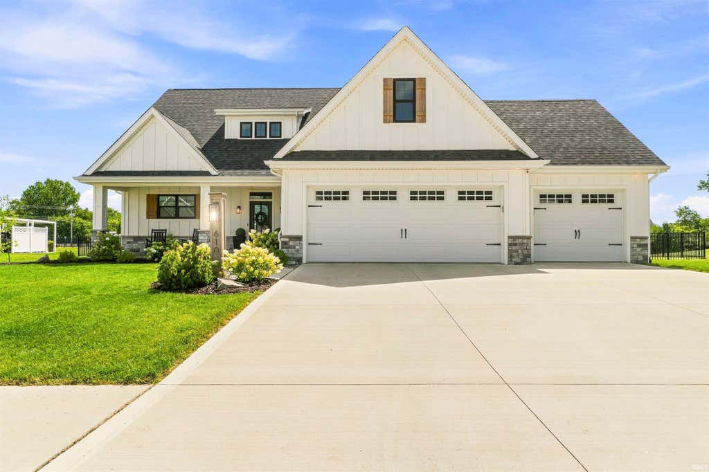 Photo of 610 Sandringham Pass, Fort Wayne, IN 46845 (MLS # 202635205)