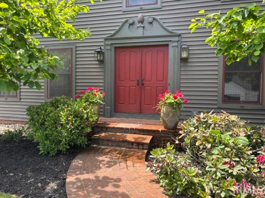 Photo of 21816 Locust Bend Court, South Bend, IN 46628 (MLS # 202621564)