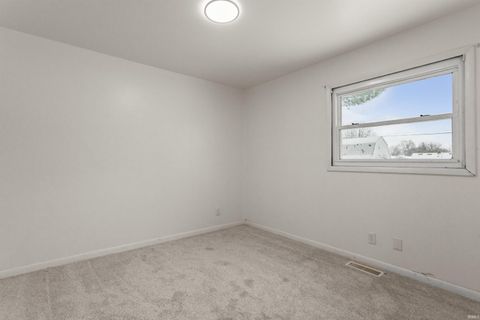 Tiny photo for 2137 N Waugh Street, Kokomo, IN 46901 (MLS # 202548061)