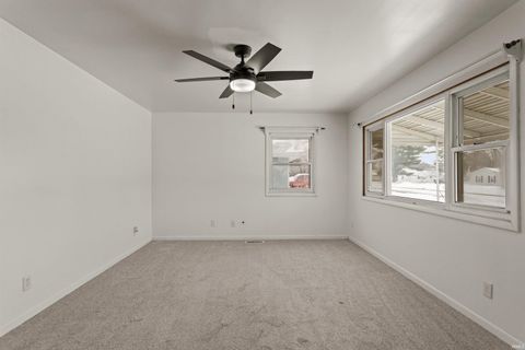 Tiny photo for 2137 N Waugh Street, Kokomo, IN 46901 (MLS # 202548061)