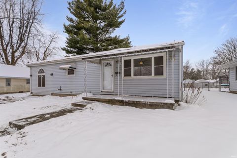 Tiny photo for 2137 N Waugh Street, Kokomo, IN 46901 (MLS # 202548061)