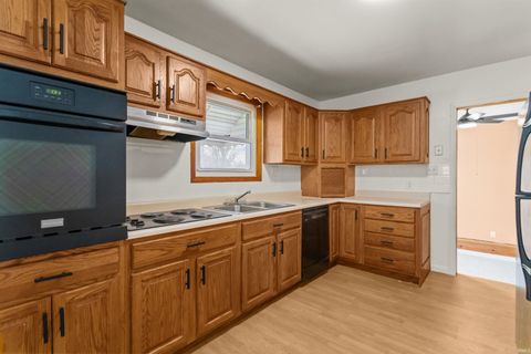 Tiny photo for 2137 N Waugh Street, Kokomo, IN 46901 (MLS # 202548061)