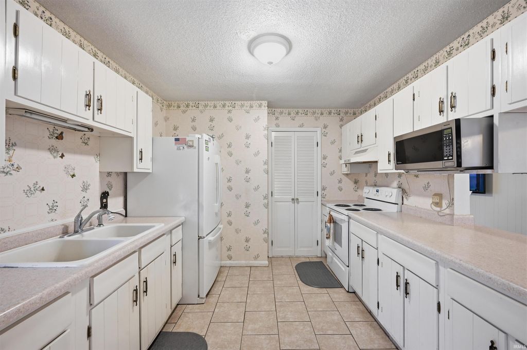 Photo of 1617 Plymouth Drive, New Castle, IN 47362 (MLS # 202611169)