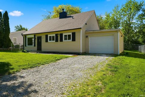 Tiny photo for 409 W Cox Drive, Fort Wayne, IN 46807 (MLS # 202618489)
