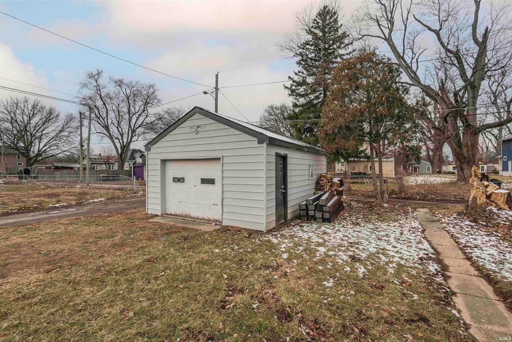 Photo of 2072 Phenie Street, Fort Wayne, IN 46802 (MLS # 202601631)