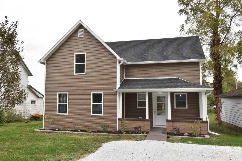 Photo of 211 N Chestnut Street, Earl Park, IN 47942 (MLS # 202542205)