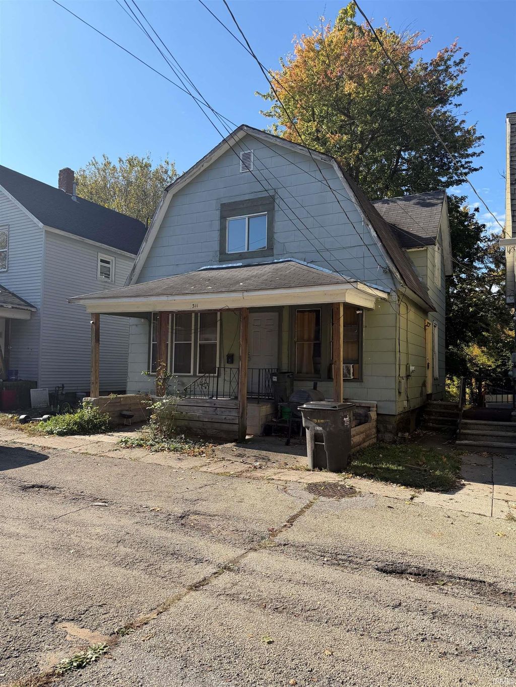 Photo of 311 Hillside Court, Elkhart, IN 46516 (MLS # 202543092)