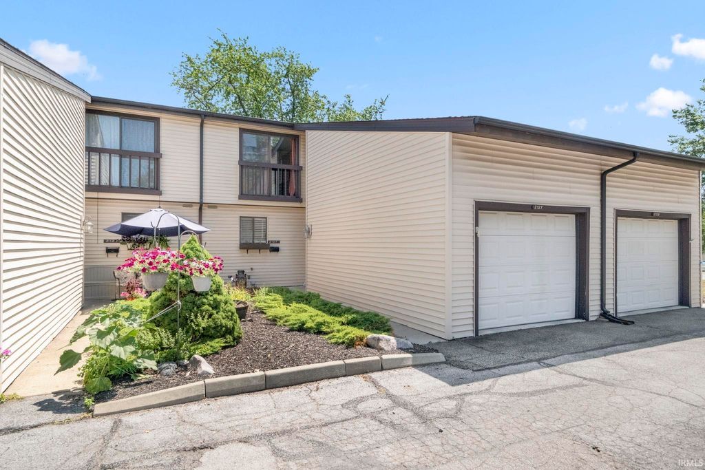 Photo of 2127 Bayside Court, Fort Wayne, IN 46804 (MLS # 202607026)