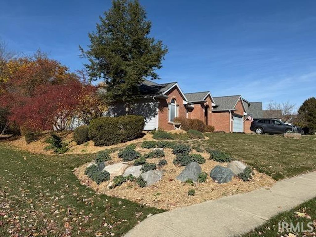 Photo of 10925 Stoneoak Court, Fort Wayne, IN 46845 (MLS # 202548869)