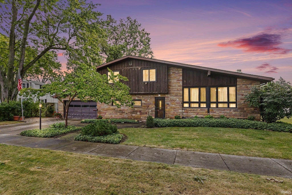 Photo of 310 Massachusetts Avenue, Elkhart, IN 46514 (MLS # 202638616)