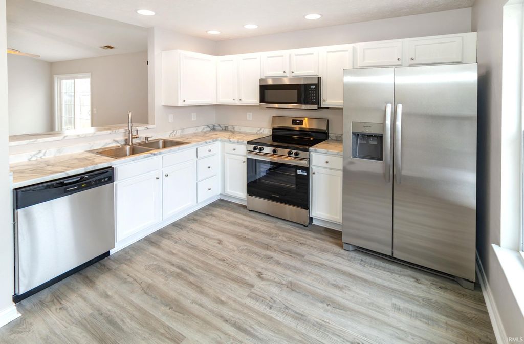 Photo of 10000 Galleon Court, Evansville, IN 47725 (MLS # 202548754)