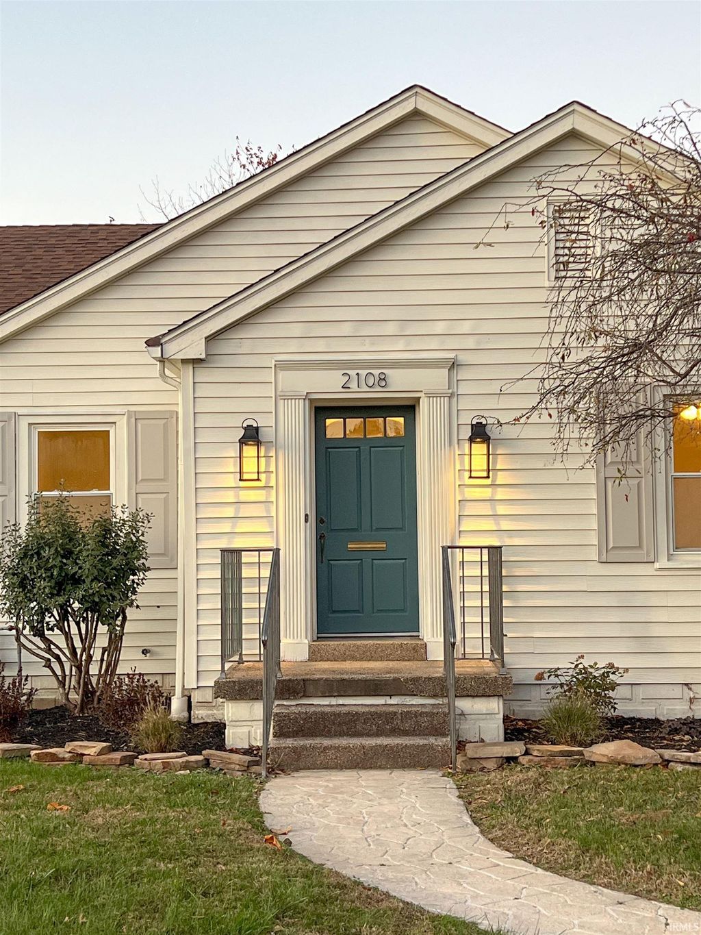 Photo of 2108 Bellemeade Avenue, Evansville, IN 47714 (MLS # 202549812)