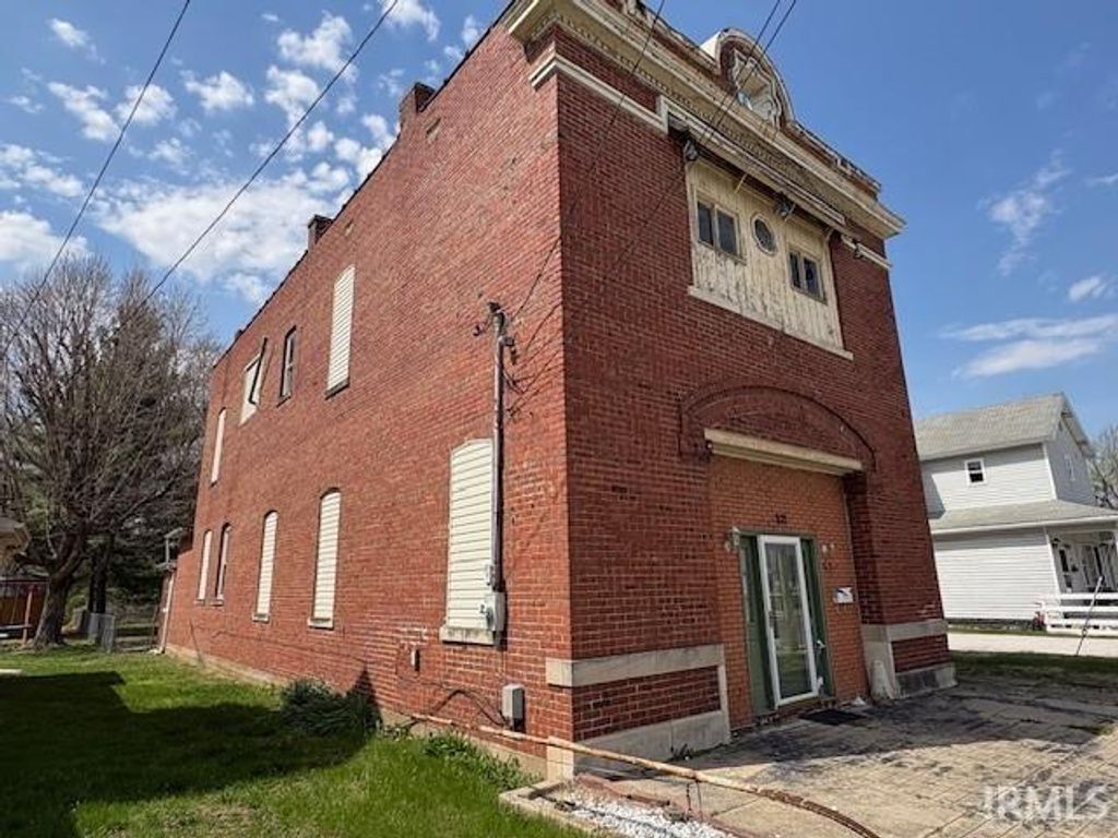 Photo of 821 N WASHINGTON Street, Marion, IN 46952 (MLS # 202612240)