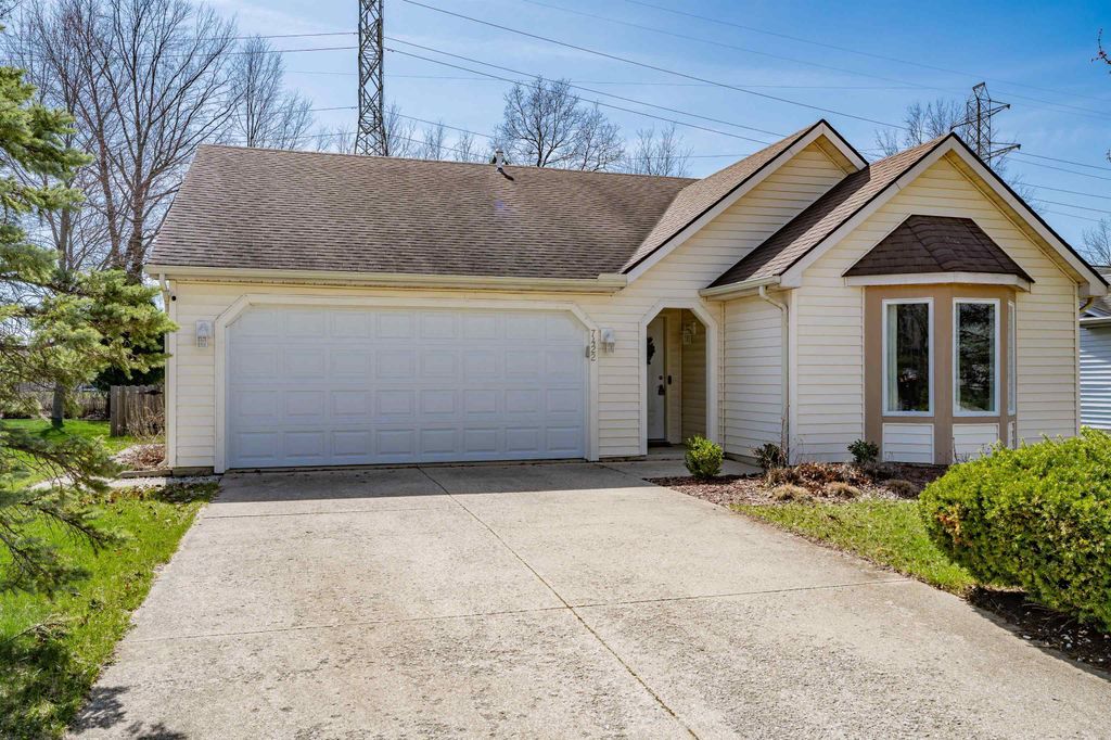 Photo of 7422 Woodsmill Court, Fort Wayne, IN 46835 (MLS # 202610120)