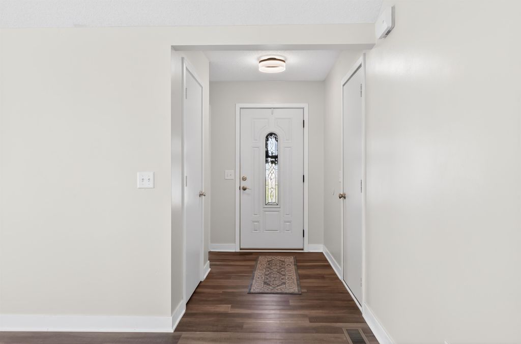 Photo of 7422 Woodsmill Court, Fort Wayne, IN 46835 (MLS # 202610120)