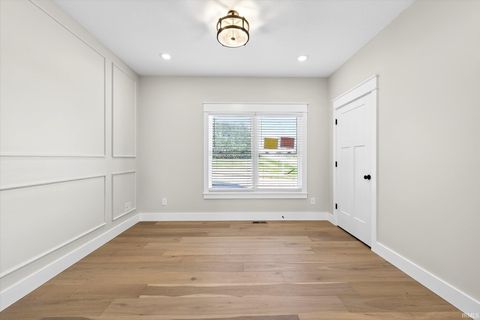 Tiny photo for 724 E Crestline Drive, Bloomington, IN 47401 (MLS # 202600198)