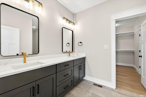 Tiny photo for 724 E Crestline Drive, Bloomington, IN 47401 (MLS # 202600198)