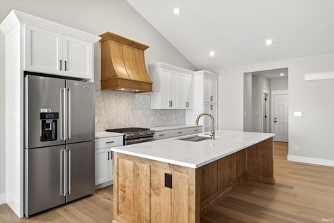 Tiny photo for 724 E Crestline Drive, Bloomington, IN 47401 (MLS # 202600198)