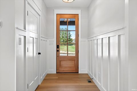 Tiny photo for 724 E Crestline Drive, Bloomington, IN 47401 (MLS # 202600198)