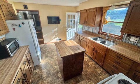 Tiny photo for 128 N Lake Cicott Drive, Logansport, IN 46947 (MLS # 202532294)