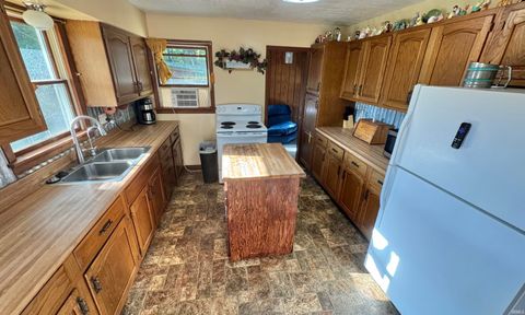 Tiny photo for 128 N Lake Cicott Drive, Logansport, IN 46947 (MLS # 202532294)