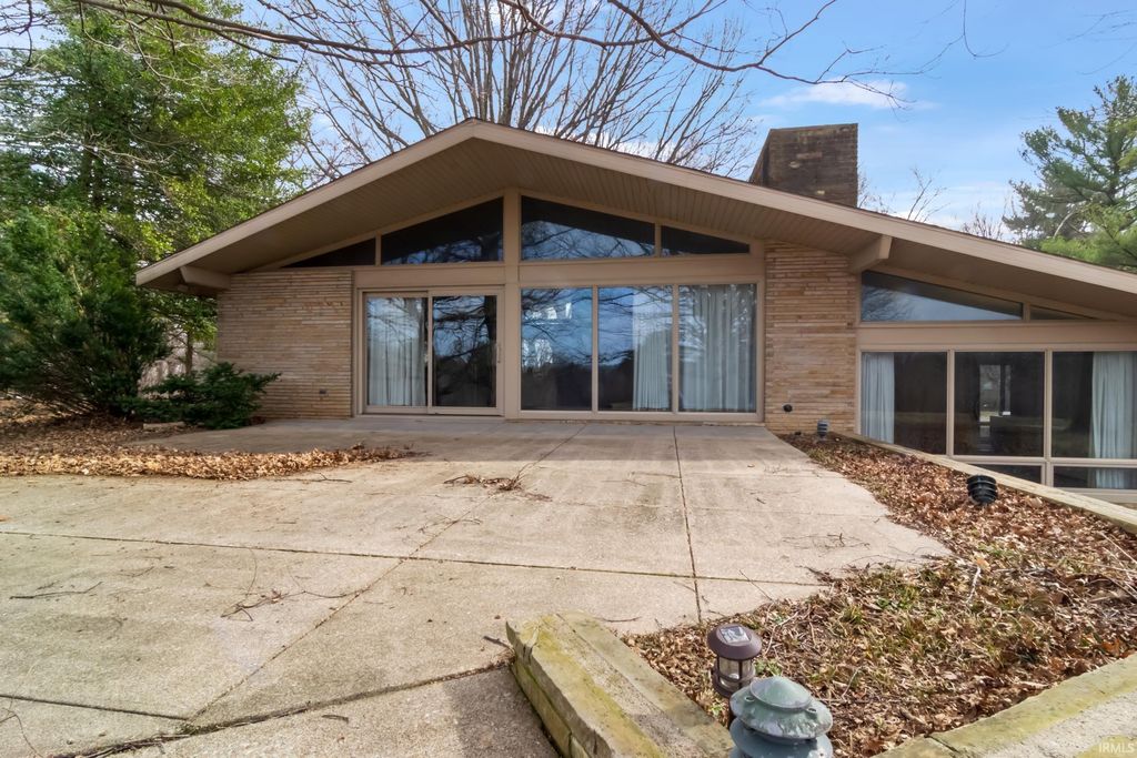 Photo of 414 W Riverwood Drive, Petersburg, IN 47567 (MLS # 202605410)