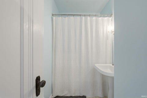 Tiny photo for 1102 Pemberton Drive, Fort Wayne, IN 46805 (MLS # 202643812)