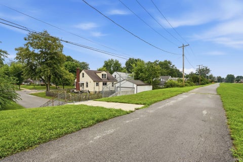 Tiny photo for 1102 Pemberton Drive, Fort Wayne, IN 46805 (MLS # 202643812)