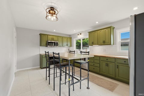 Tiny photo for 1102 Pemberton Drive, Fort Wayne, IN 46805 (MLS # 202643812)