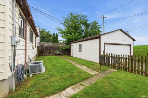Tiny photo for 1102 Pemberton Drive, Fort Wayne, IN 46805 (MLS # 202643812)
